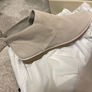 Dolce Vita cream suede bootie size 8.5- feels like 9. W/out box. Never worn.
